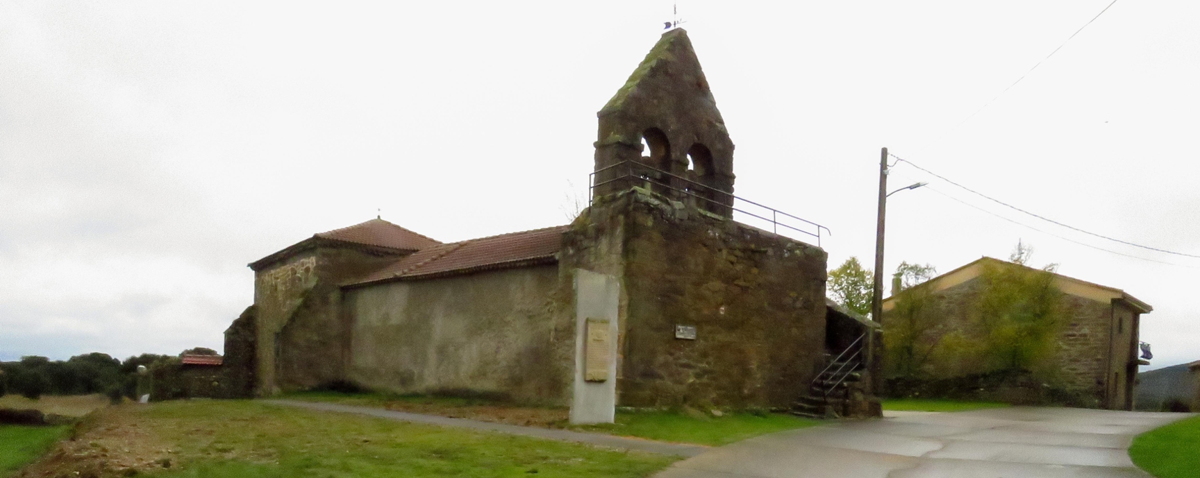 Iglesia de San Pedro en Villar de Farfón